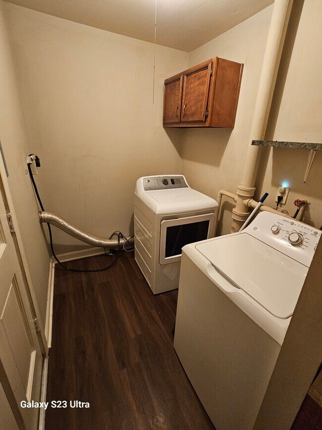 Building Photo - 3415 Emerald Dr