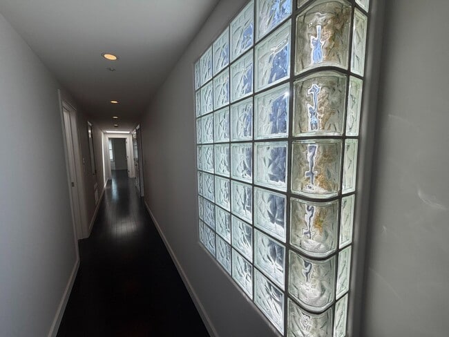 Building Photo - Luxury Pacific Heights 3BD/2.5BA with Private Rooftop Deck
