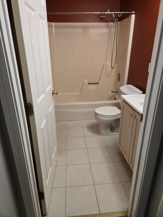 Building Photo - 4 Midhurst Rd