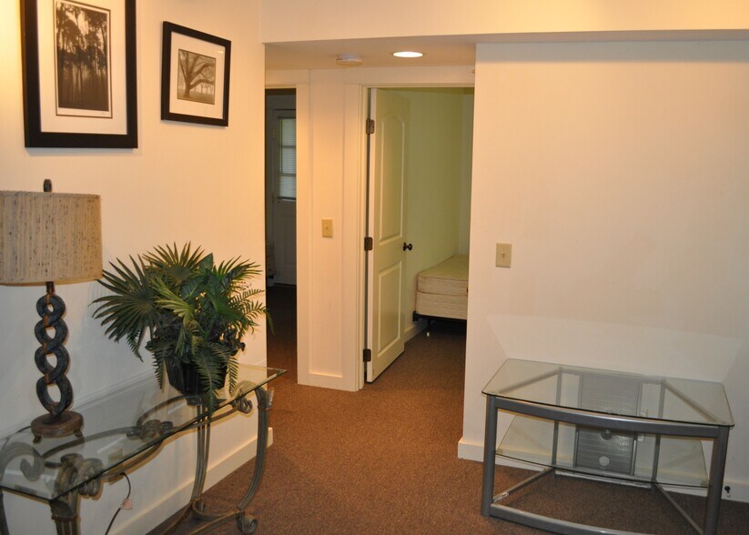 Building Photo - 112 Highland Pl