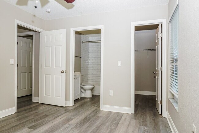 Building Photo - 1616 27th Ave E