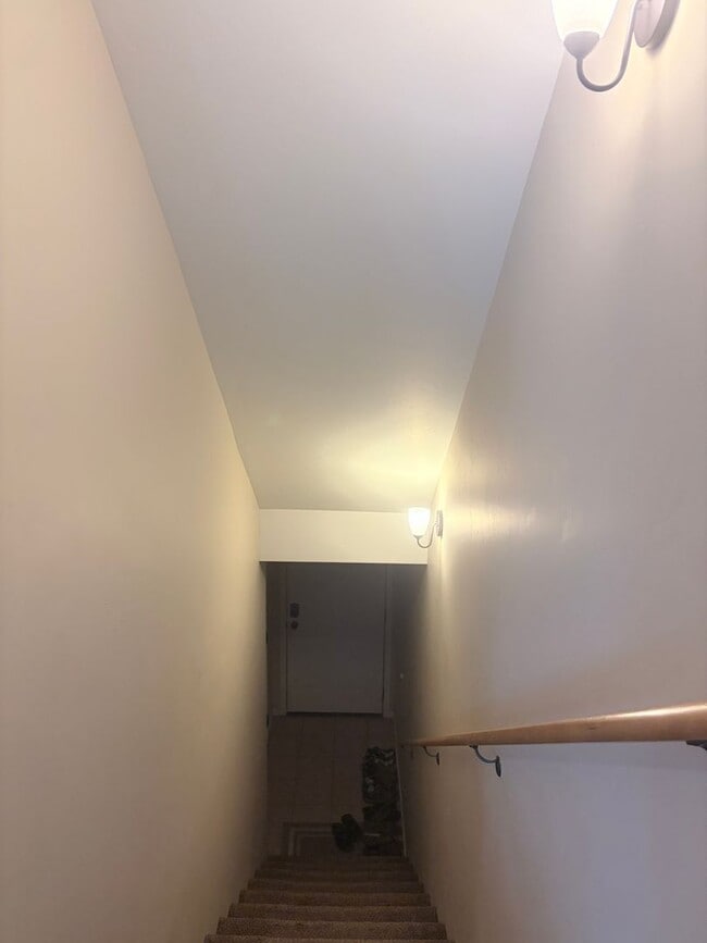 Building Photo - Beautiful Lightner Creek Townhome