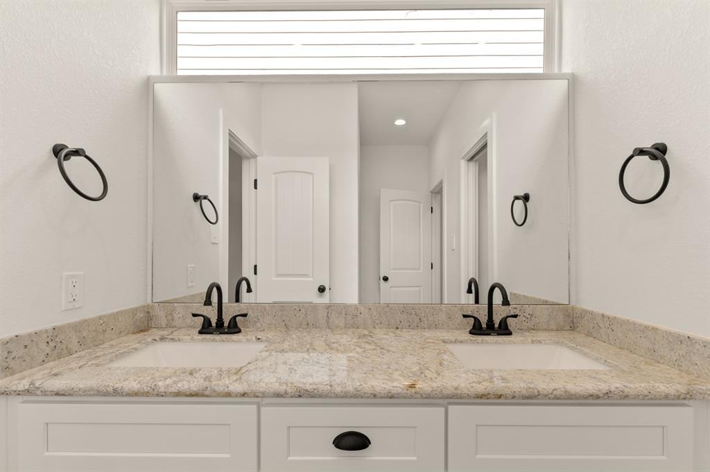 1st floor bathroom - 4705 Idaho St