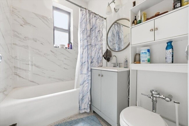 Building Photo - 56 Glenwood Ave