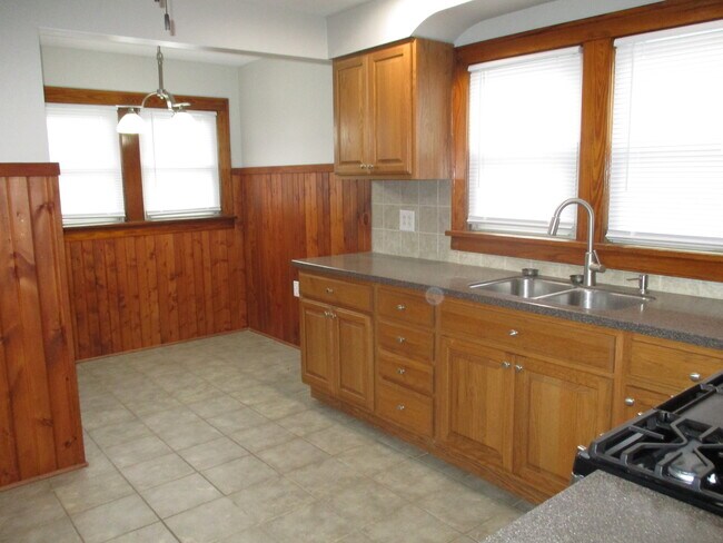 Building Photo - 1802 Church St