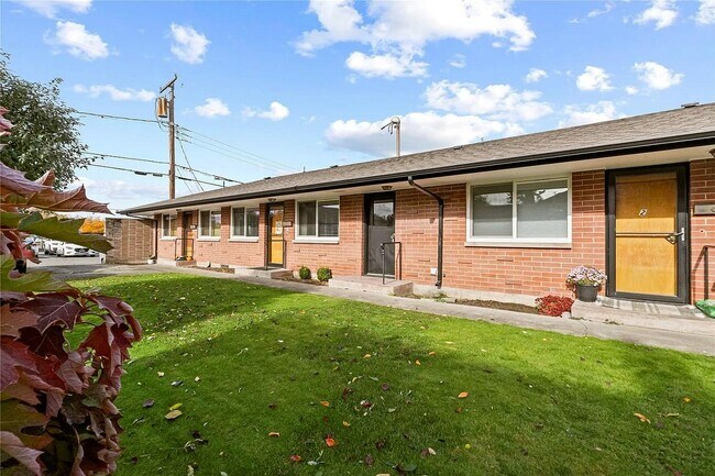 Building Photo - 808 Ryan Ave