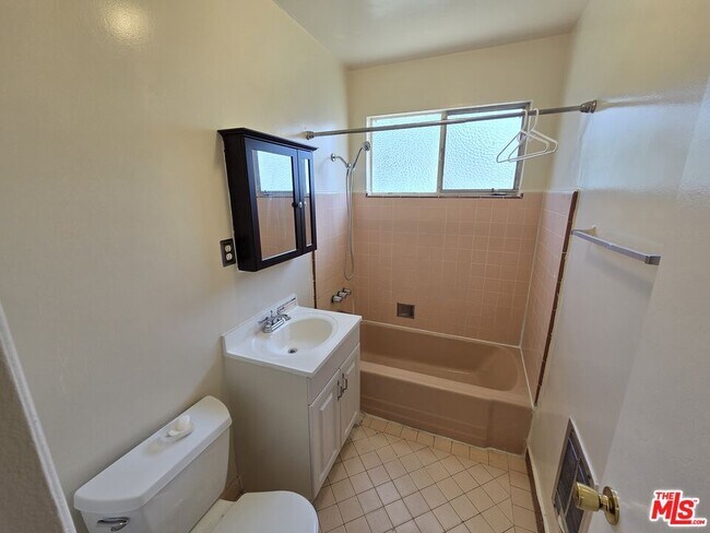 Building Photo - 1532 N Harvard Blvd