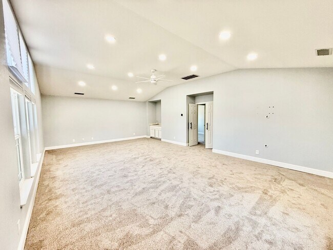Building Photo - Large 2 story home available immediately