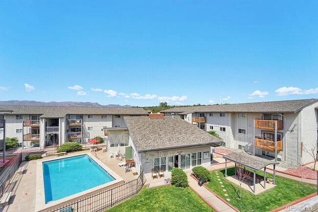 Building Photo - 5030 El Camino Dr