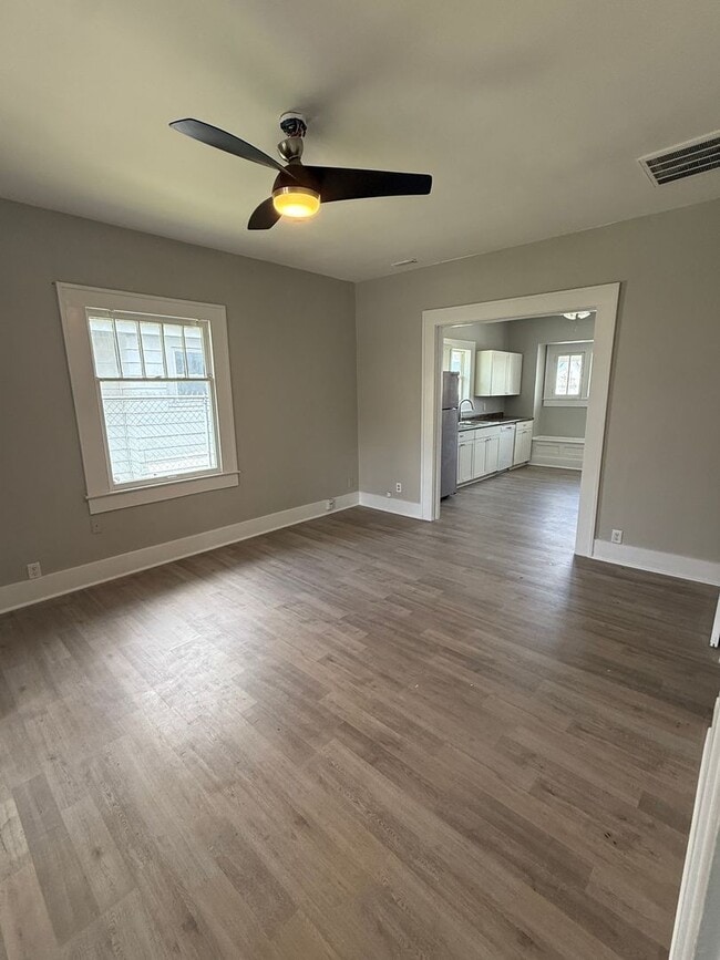 Building Photo - 2 Bed 2 bath remodeled home