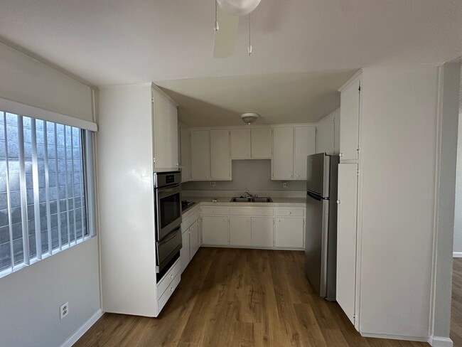 Building Photo - 564-568 7th St