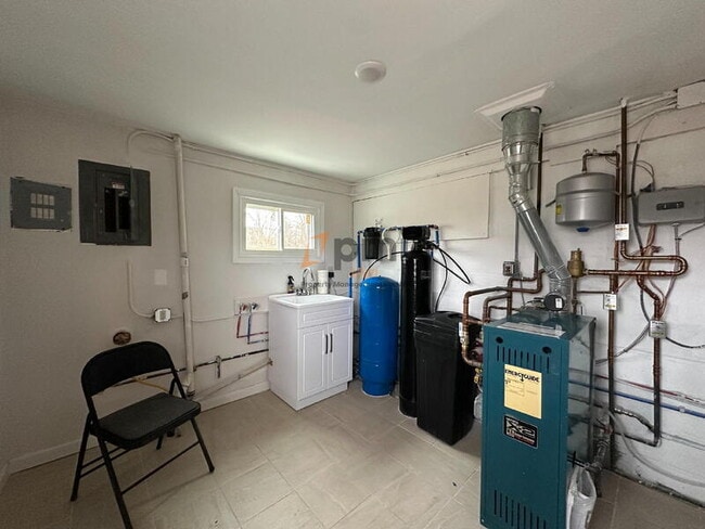 Building Photo - 7457 Clay St