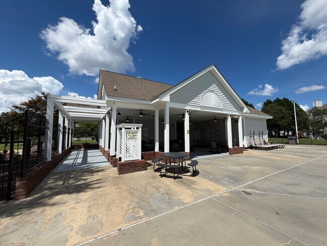 Building Photo - 341 Waterdown Dr