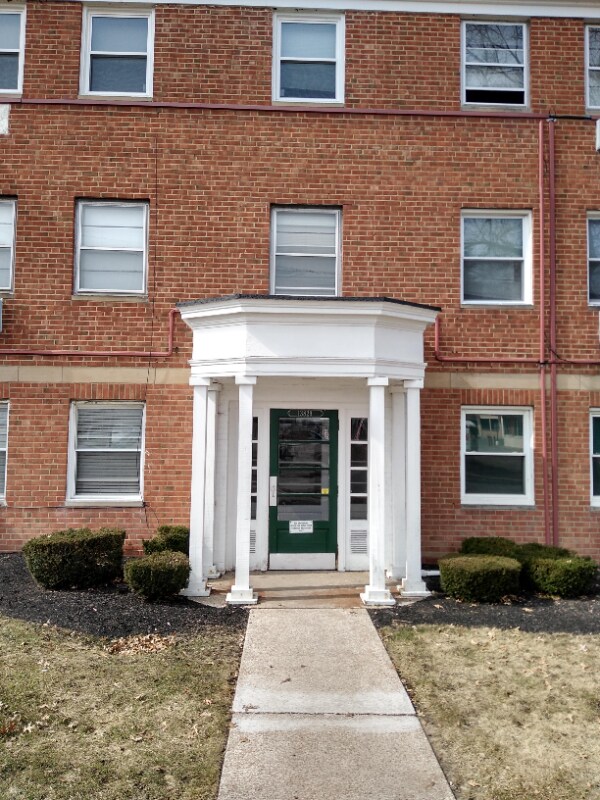 Building Photo - 13829 Cedar Rd