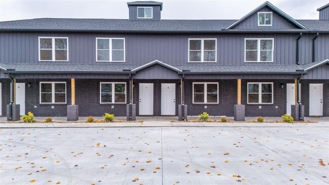 Building Photo - 913 W 9th St