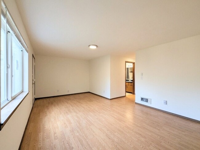 Building Photo - 3Bd/1.5ba Lake Stevens Duplex