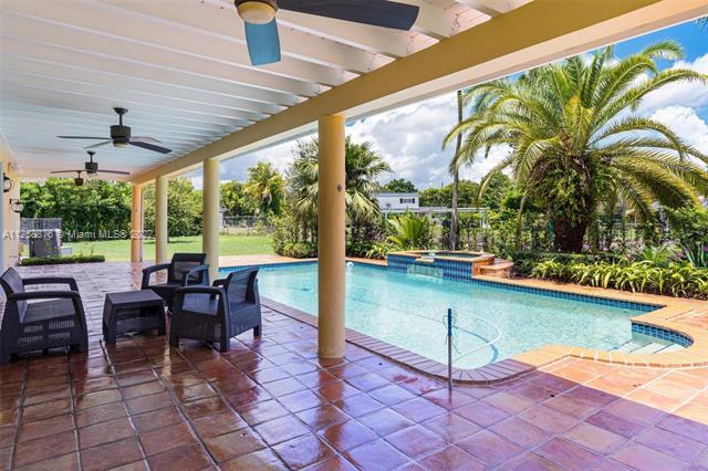 Building Photo - 11401 SW 72nd Plz