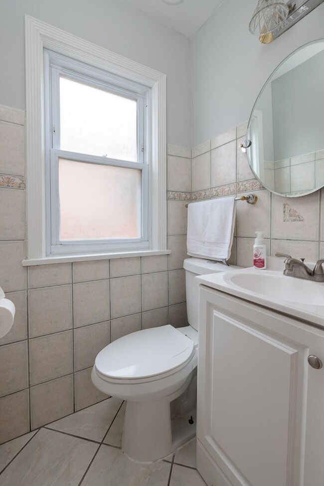 Building Photo - Charming 2 bdr, 2 bthr single family home in Belmont Cragin.