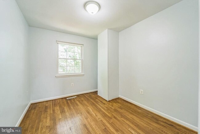 Building Photo - 64 Pickersgill Square