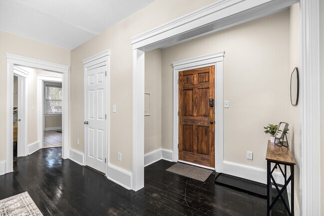 Building Photo - The Aurora