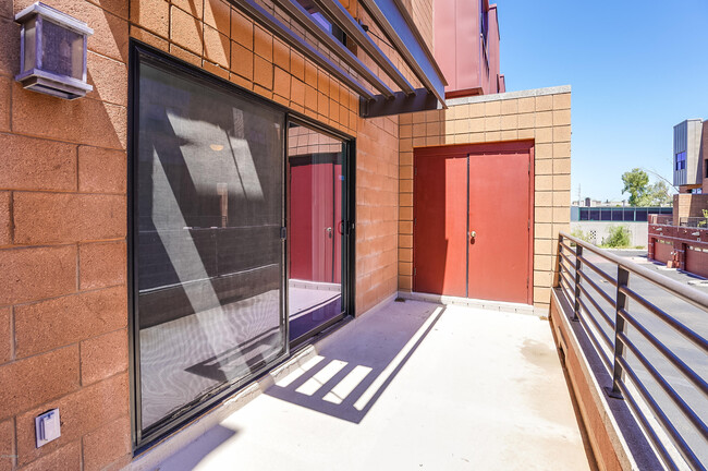 Building Photo - 305 S Wilson St