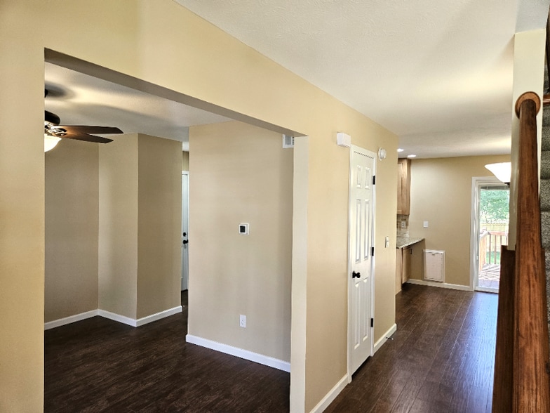 Building Photo - 10279 Rosewood Ct