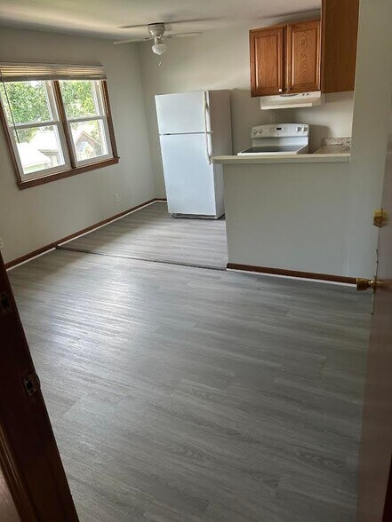 Building Photo - 161 D View Ave