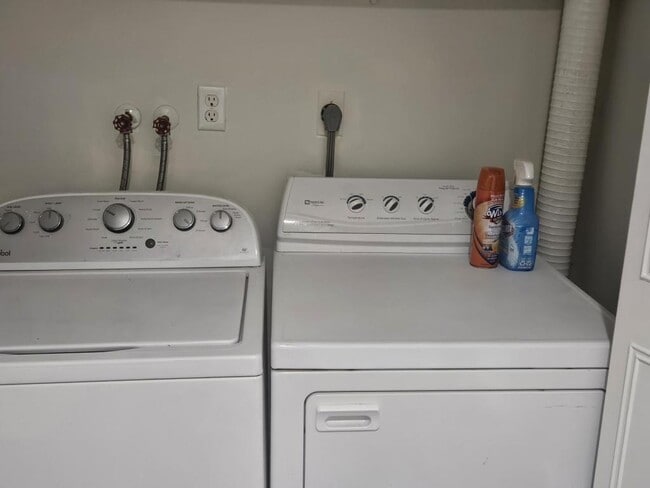 Building Photo - 1719 Julie Ct