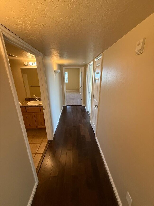 Building Photo - 139 W Ridge Rd