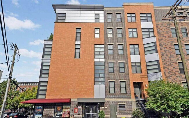 Building Photo - 1100 Adams St