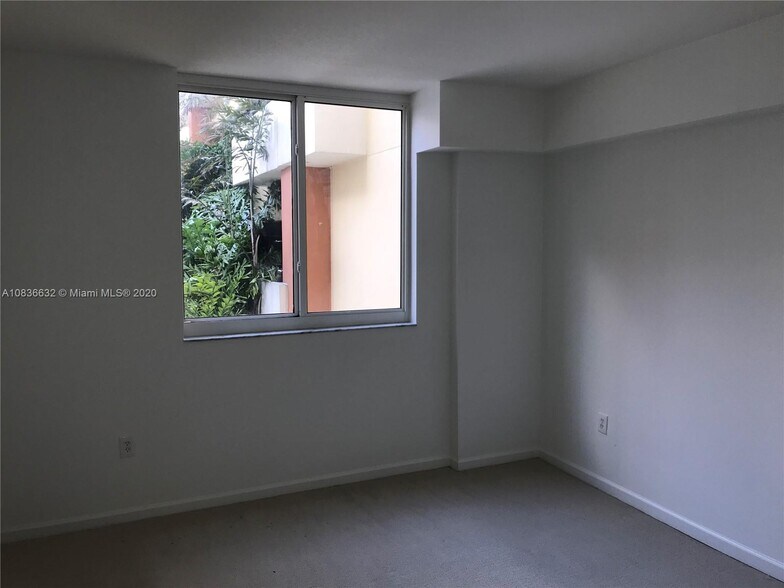 Building Photo - 2775 NE 187th St