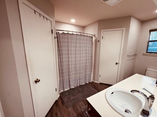 Building Photo - 249 Wedgewood Ln