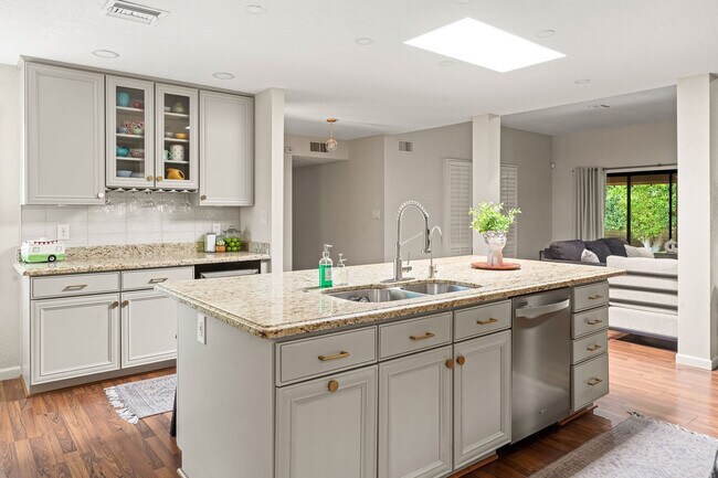 Building Photo - 4525 N 66th St