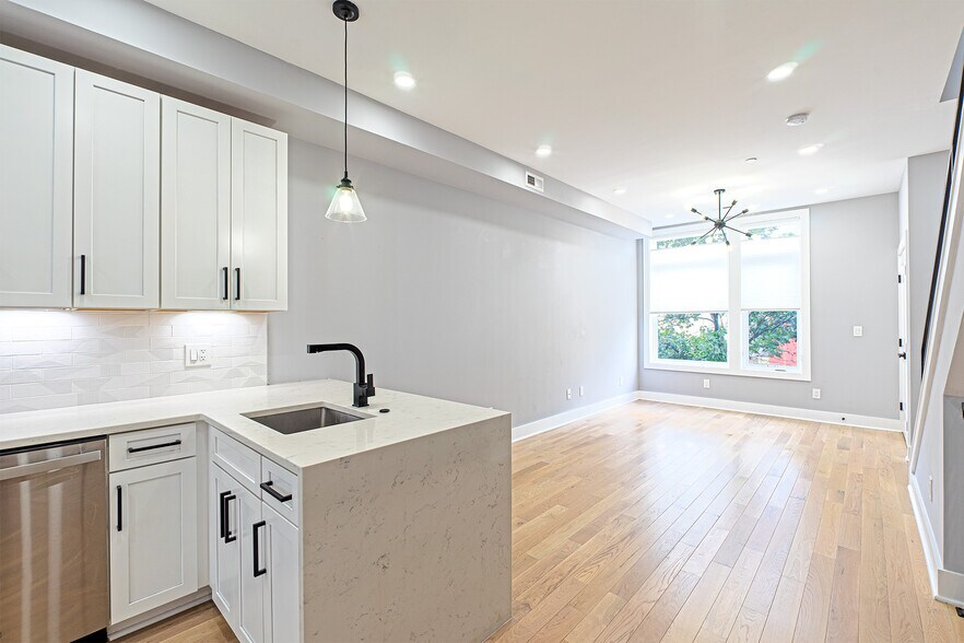 Building Photo - 1219 Wylie St NE