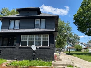 Building Photo - 253 N Gray St