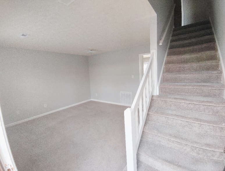 Building Photo - 22 Fonda Dr