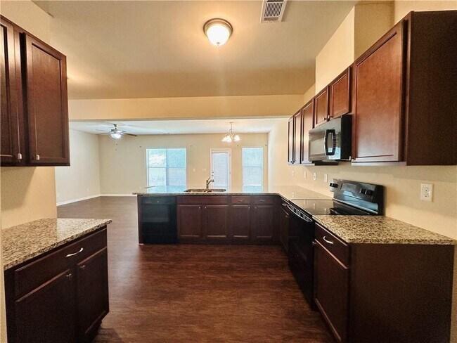Building Photo - 244 Highland Pointe Cir E