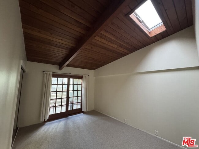 Building Photo - 2731 N Beverly Glen Blvd