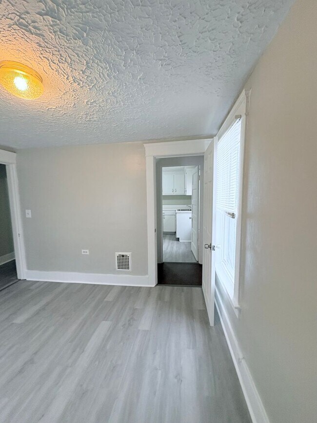 Building Photo - Charming 2 Bed 1 Bathroom in Warren Ohio!