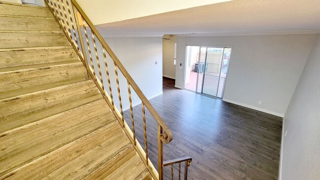 Building Photo - 2 bedroom, 1.5 bath townhome with 2 parkin...