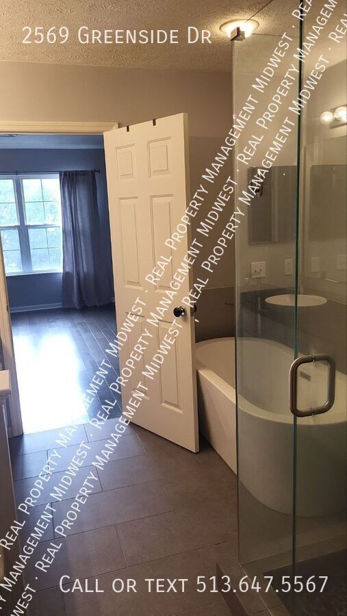 Building Photo - 2569 Greenside Dr