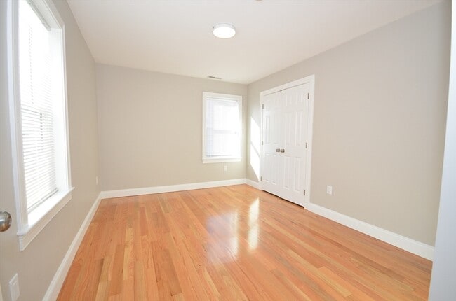 Building Photo - 18 Eaton Ave