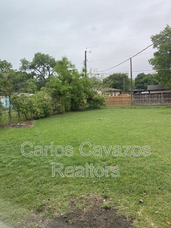 Building Photo - 1617 Meadowbrook Dr