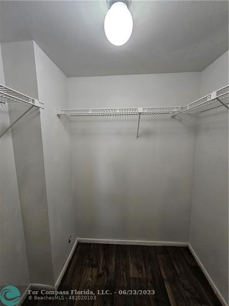 Building Photo - 7960 N Colony Cir