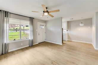 Building Photo - 1612 Elmhurst Dr