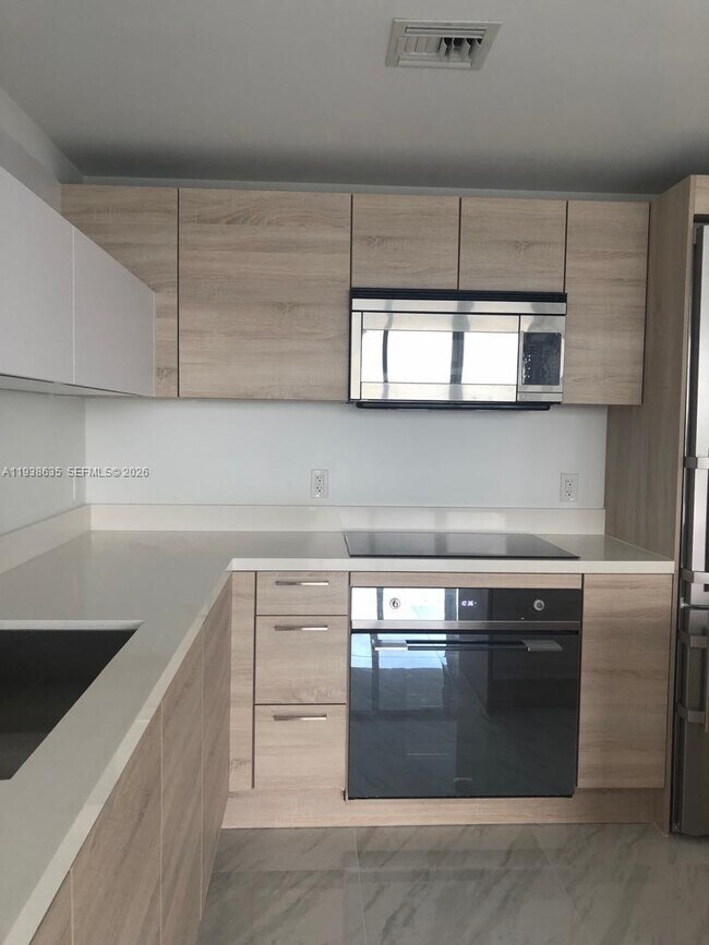 Building Photo - 16385 Biscayne Blvd