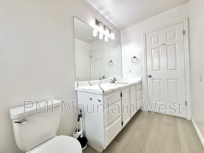 Building Photo - 49 S 200 W