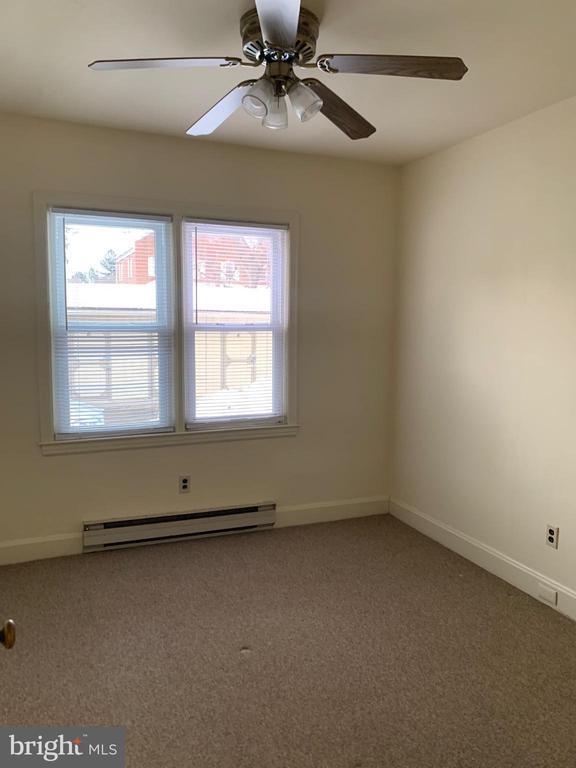 Building Photo - 304 Cherry St