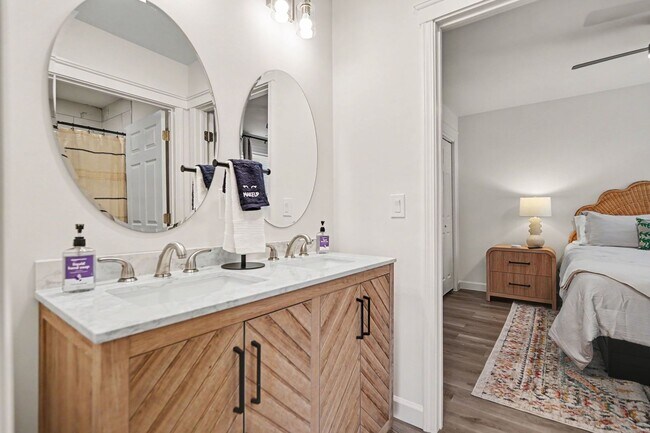 Building Photo - New 4BR Home | Ideal for Families & Teams