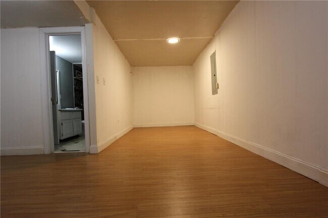 Building Photo - 818 Springlake Rd